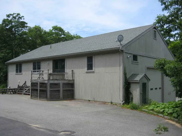 78 Campbell Rd W, Vineyard Haven, MA 02568