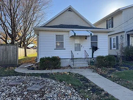 2 bed, 1.0 bath, 950 sqft, $1,250 — Photo 1