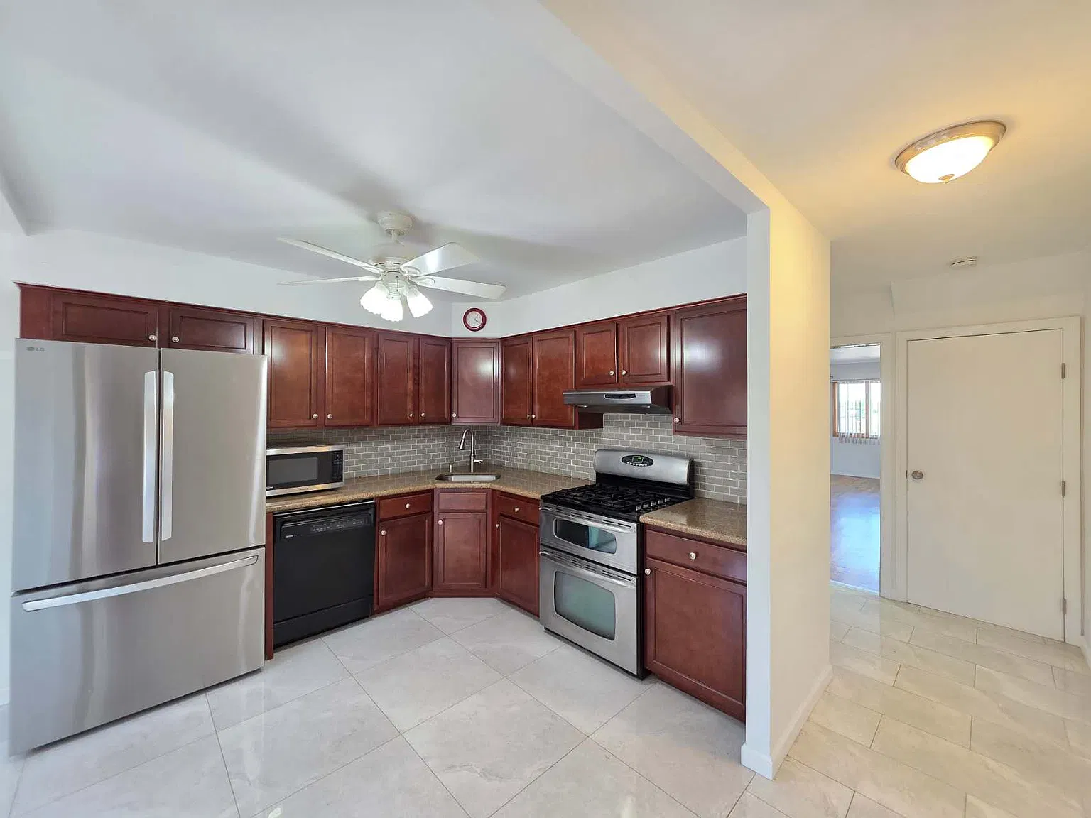 3 bed, 1190 sqft, $3,500 — Photo 1