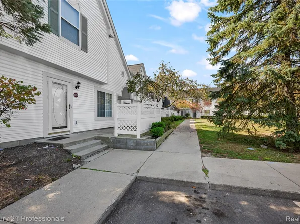 22271 Atlantic Pointe, Farmington, MI 48336