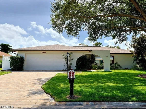 5416 Brandy Cir E, Fort Myers, FL 33919