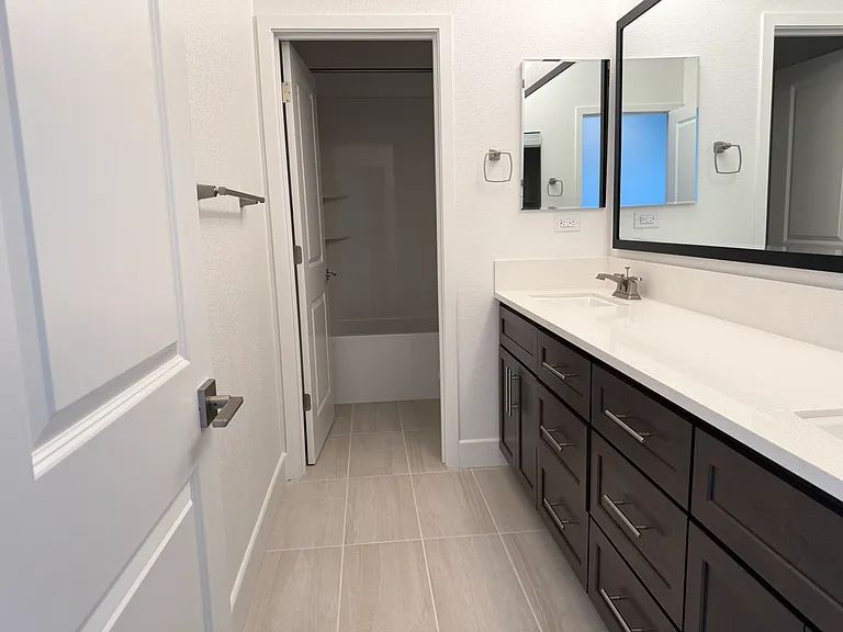96 E Frost Dr — Photo 18