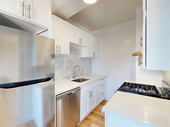 5th image of 3272 21st St #201
