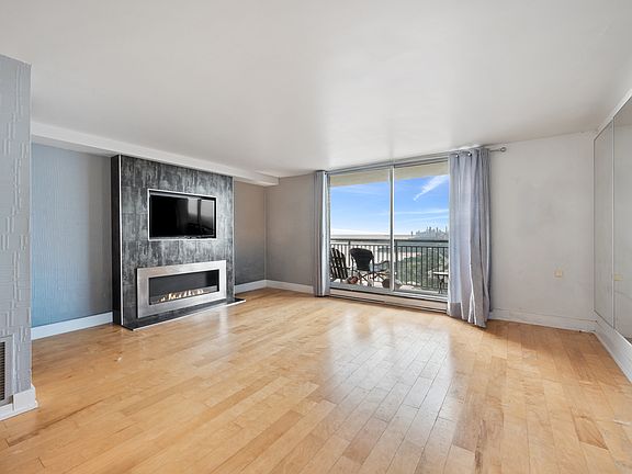 5th image of 6007 N Sheridan Rd APT 38G