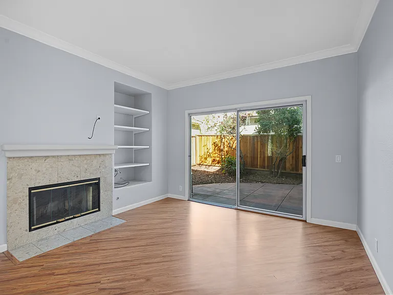 1067 McKay Dr — Photo 6