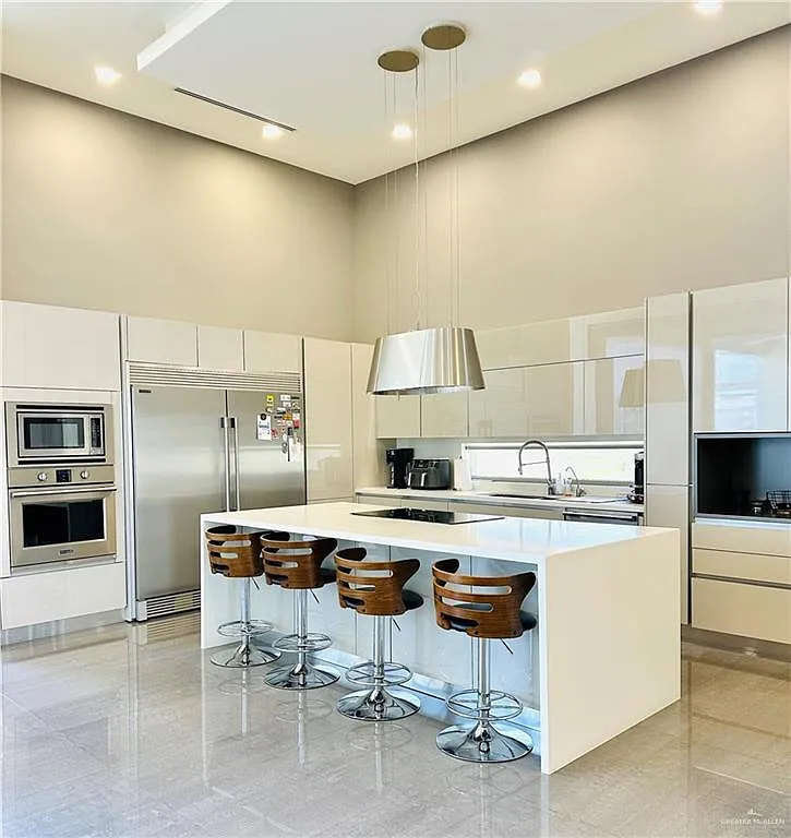 4 bed, 4.5 bath, 3107 sqft, $3,850 — Photo 3