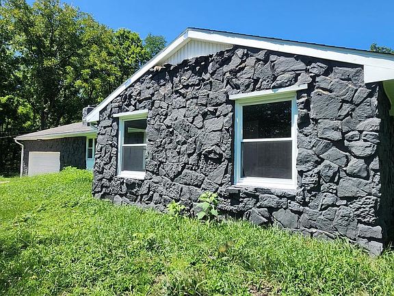 2nd image of 2493 Fiddlers Elbow Rd
