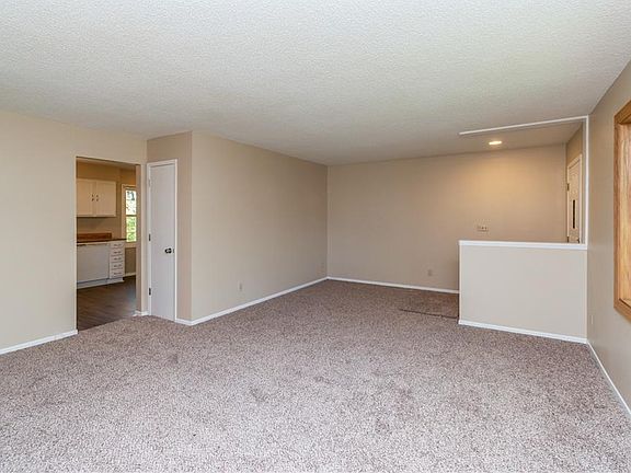 3rd image of 130 Dayton Cir