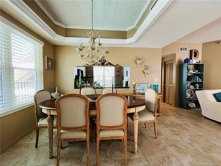 221 NE Plantation Rd #215 — Photo 9