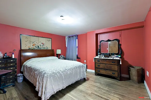 Sold by Modern Spaces | media 38