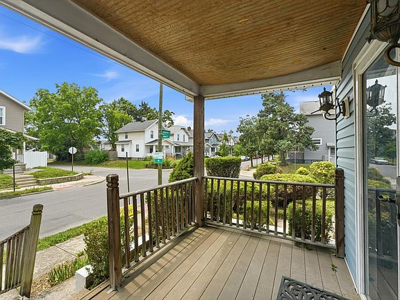 3rd image of 546 E Jenkins Ave