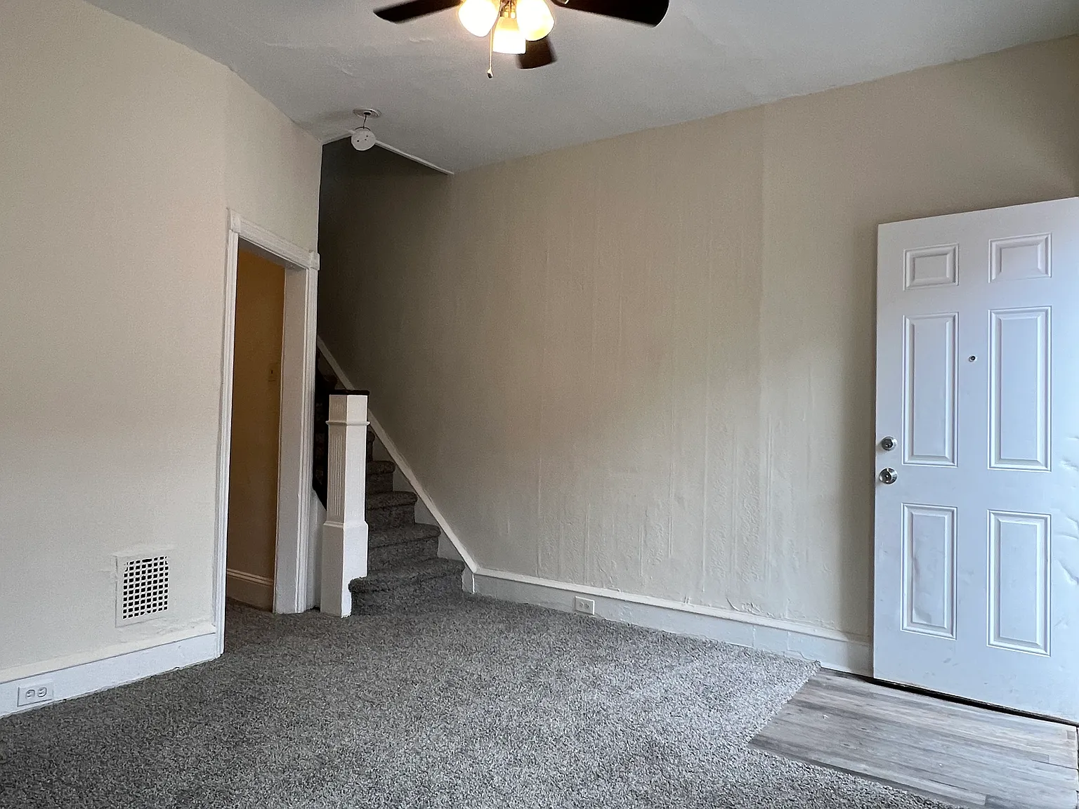 3 bed, 892 sqft, $1,375 — Photo 2