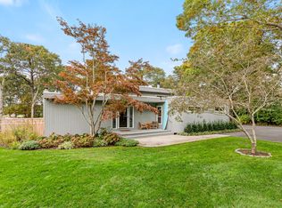 30 King St, Hampton Bays, NY 11946