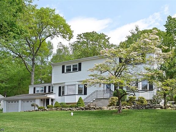 2nd image of 47 Castlewood Trl