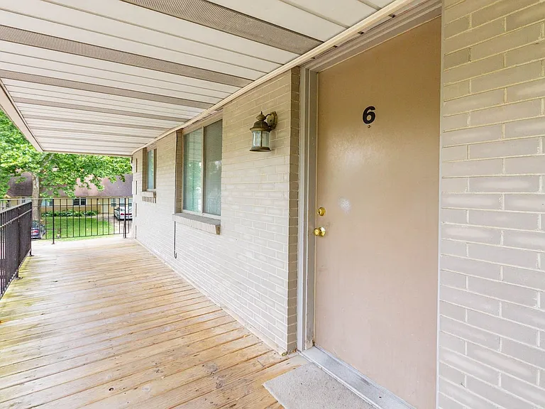 Sandalwood Apartments — Photo 19