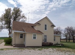 906 SE 40 Rd, Ellinwood, KS 67526