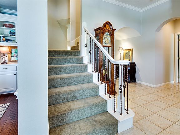 4th image of 2108 Maplewood Ct