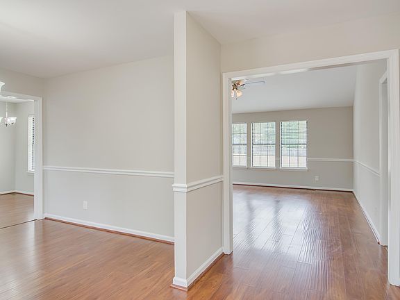3rd image of 205 Darien Dr