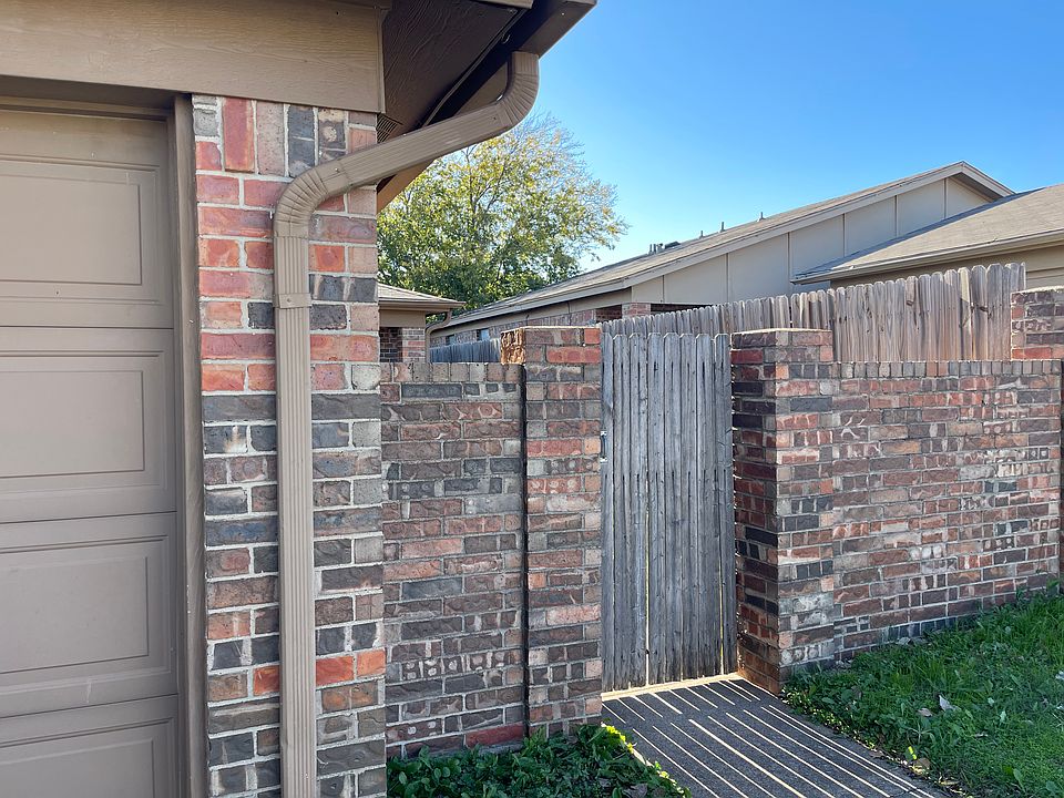 1st image of 10257 Aurora Dr #10257