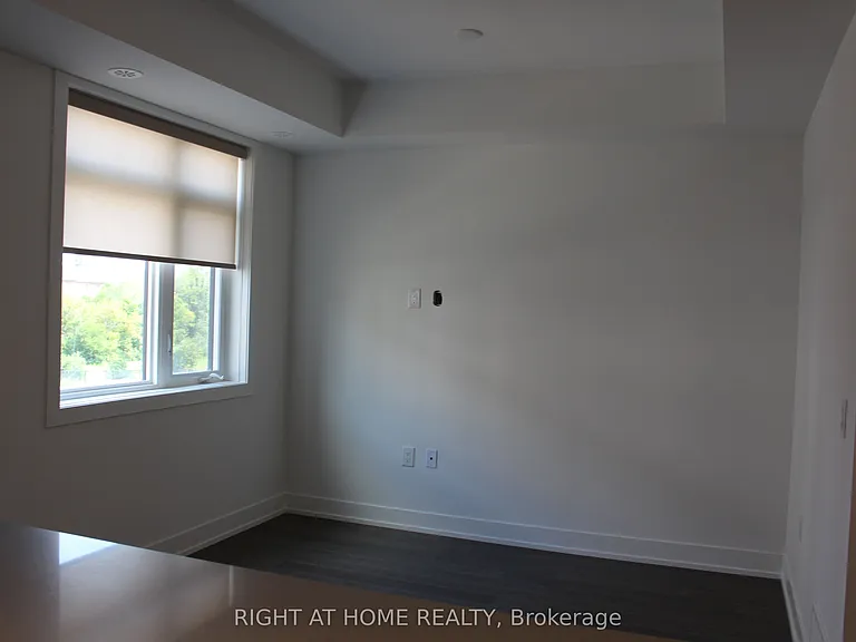 1075 Douglas McCurdy Cmn #249 — Photo 5