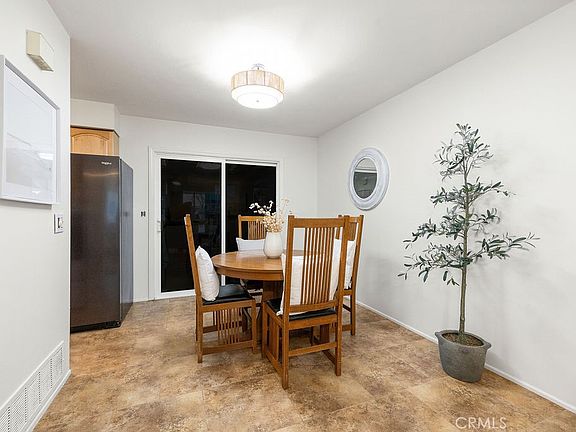 5th image of 10166 Disney Cir
