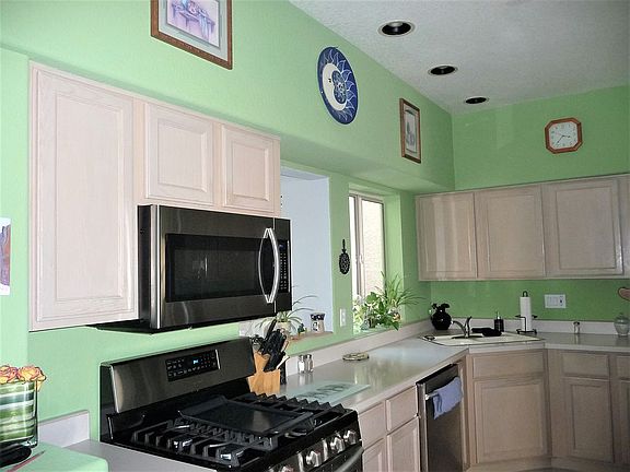 3rd image of 701 W Camino Del Bondadoso