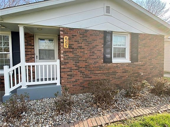 4th image of 605 Holiday Dr