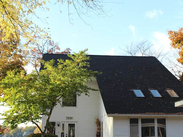 7680 Barnsbury Dr, West Bloomfield, MI 48324