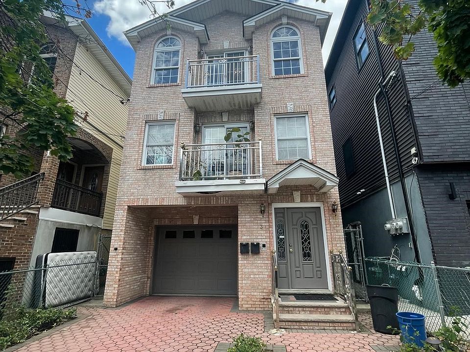 1st image of 3 Montrose Ave #2