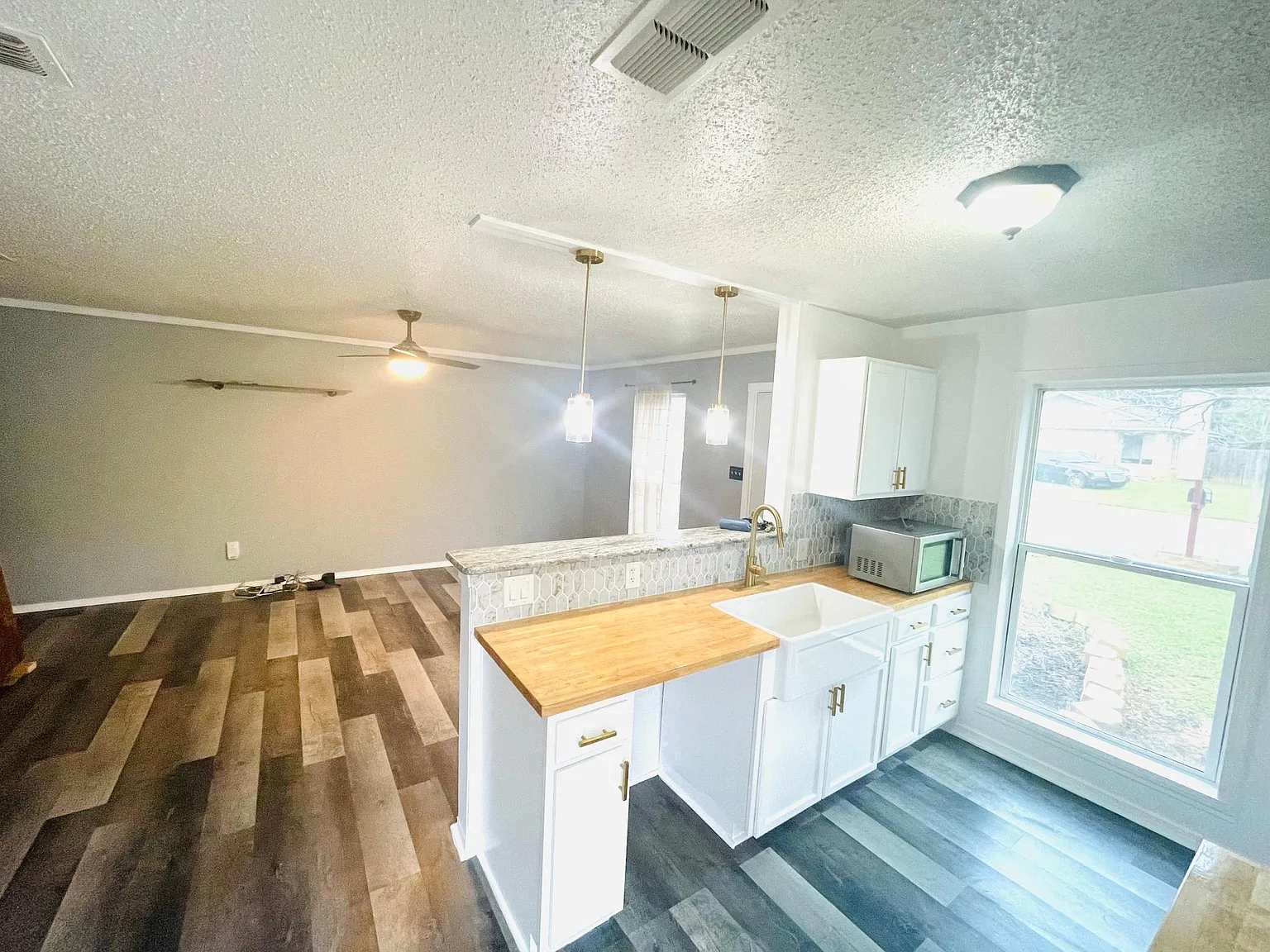 3 bed, 1001 sqft, $1,400 — Photo 3