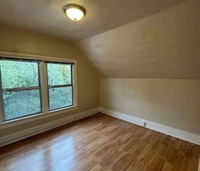 3911 4th Ave NE #D — Photo 3