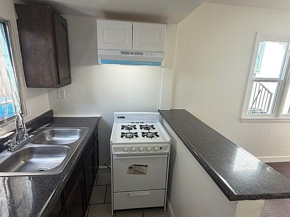 2nd image of 2350 Chestnut Ave #9