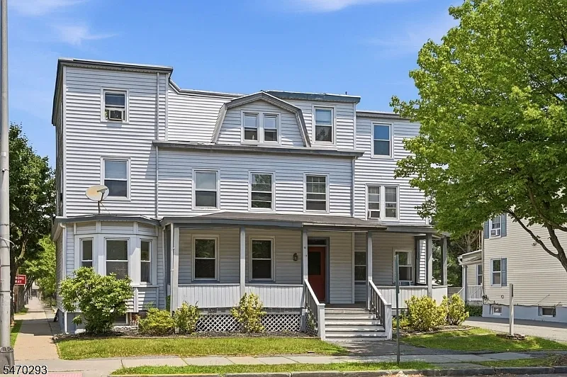 1 bed, 1.0 bath, $1,700 — Photo 1