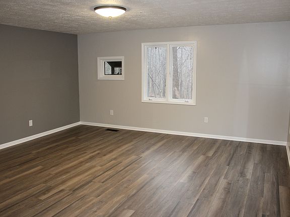3rd image of 512 N Centre Pkwy