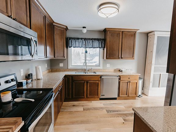 5th image of 70 Nelson Dr