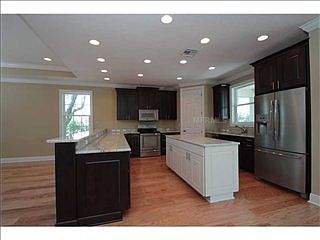 4th image of 105 5th St