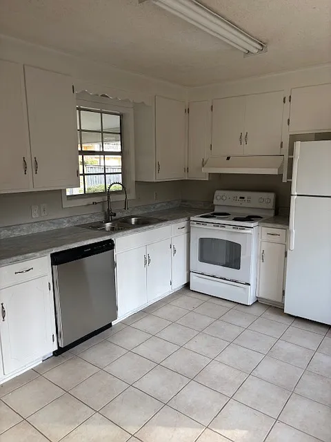 3 bed, 1800 sqft, $1,400 — Photo 2