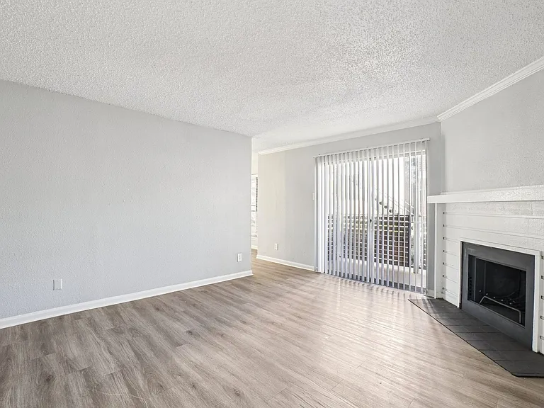Don't Miss Out Biltmore Homes Leasing Fast — Photo 39