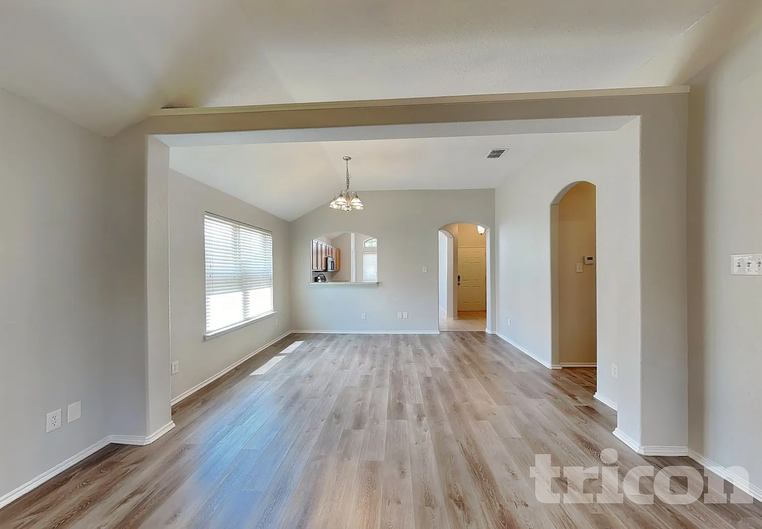 304 Sardius Boulevard Granbury TX — Photo 3