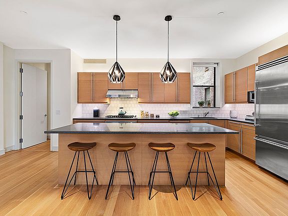 4th image of 231 17th St Unit 8