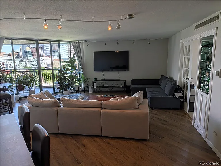 550 E 12th Ave #1008 — Photo 5