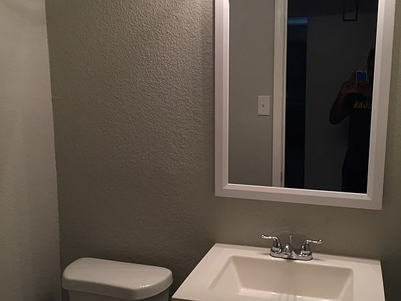 4th image of 1001 Ainslee St