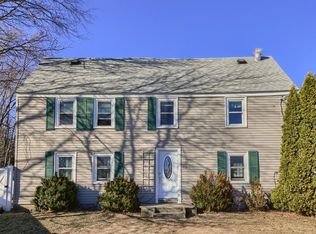 912 Old Shawsheen St, Tewksbury, MA 01876