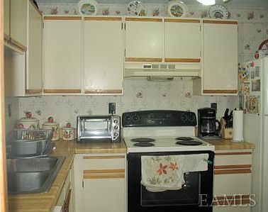 5th image of 403 Kings Way #403