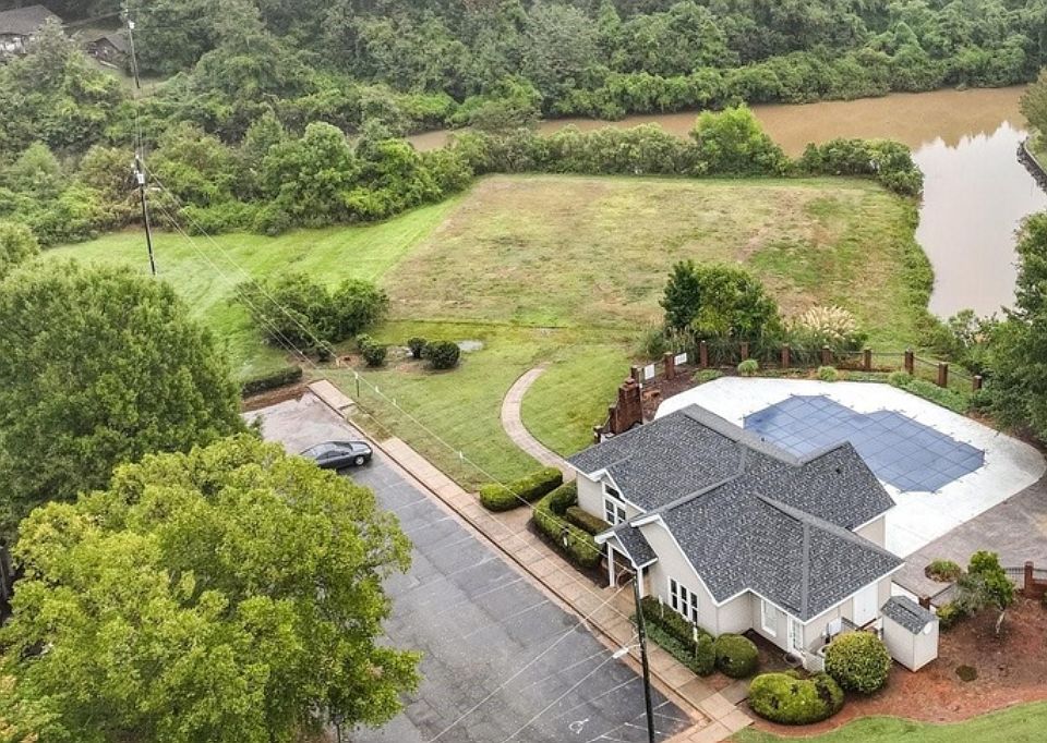 2nd image of 2942 Iron Gate Ln