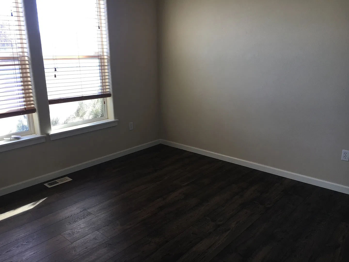 4 Bedroom Rambler in Horn Rapids! — Photo 2