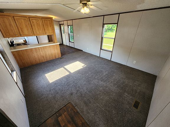 3rd image of 16159 County Road 1526garden Oaks #106