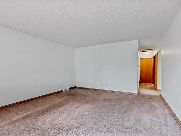 3rd image of 6748 W 88th Pl