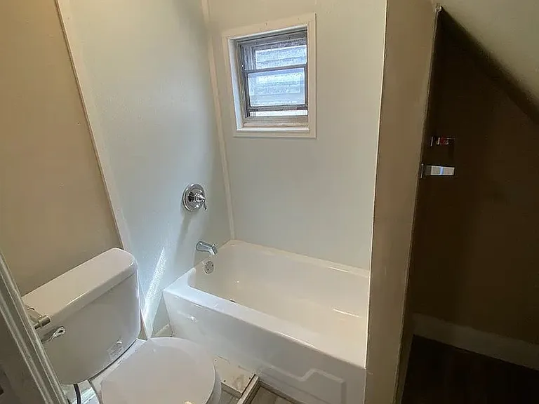 1720A N Astor St — Photo 5