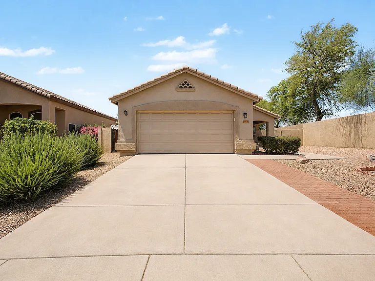 6906 W Phelps Rd — Photo 2